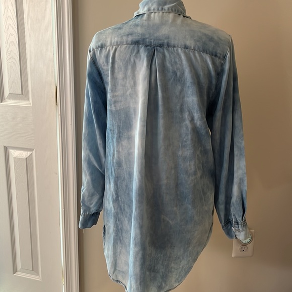 SUPER CUTE Distressed Denim Button Front Shirt - Size 1X Jean Top 💙💙💙 - Picture 4 of 7